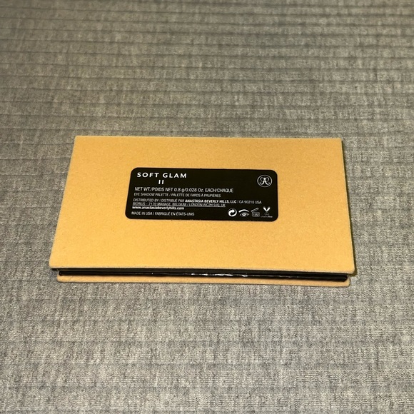 Anastasia Beverly Hills Mini Soft Glam II Eye Shadow Palette. - Picture 5 of 5